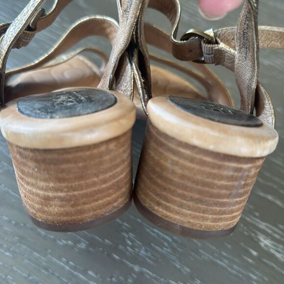 Born Metallic Gold Leather Strappy Sandals Mid Block Heel Casual Women’s Size 7M - Picture 4 of 12